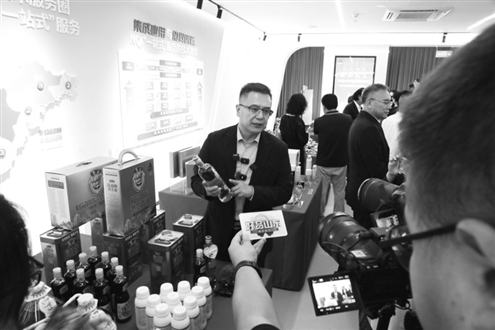 鲁花集团总裁辛旭峰介绍旗下“高油酸”花生油